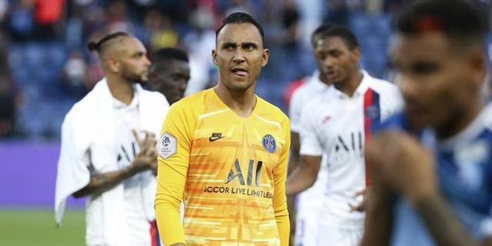  斯特拉斯堡门将乌龙助攻葬送好局  