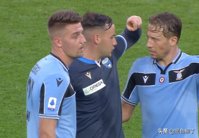  拉齐奥边路传中精准因莫比莱抢点能力出众